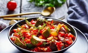 Tocanita de legume  Sursa foto shutterstock 1769773181 jpg