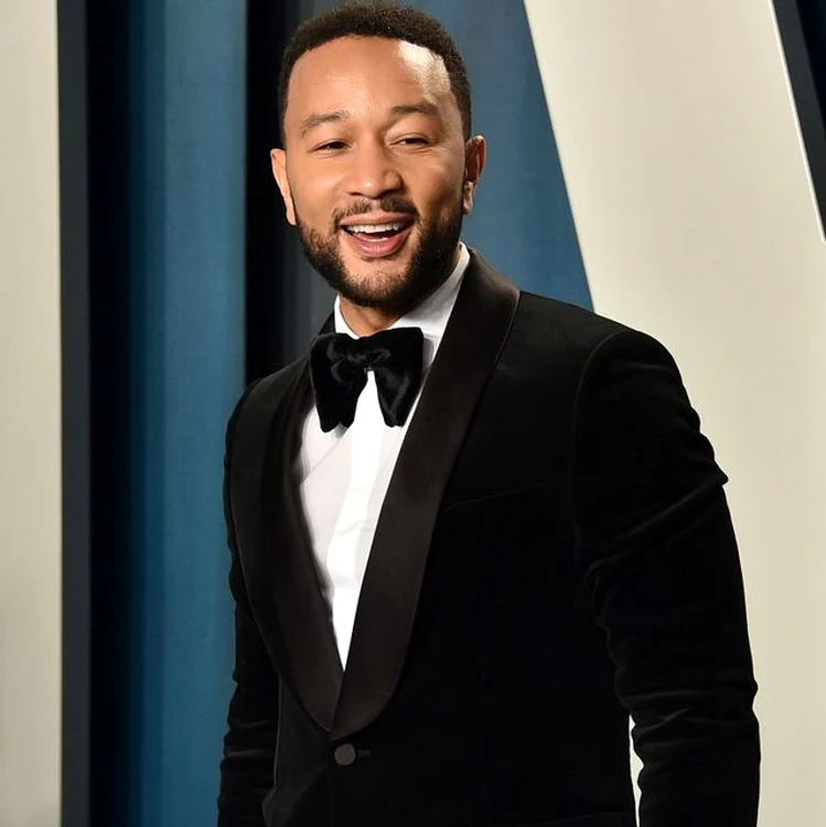 
    John Legend, 41 de ani, are dulapul plin de creații vestimentare semnate de Alexander McQueen, Gucci sau Tom Ford  