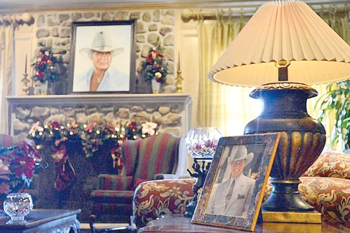 Larry Hagman, în urmă cu două săptămâni la lansarea ultimei ecranizări “Dallas”( Fotografii: Reuters/afp/Wireimages)