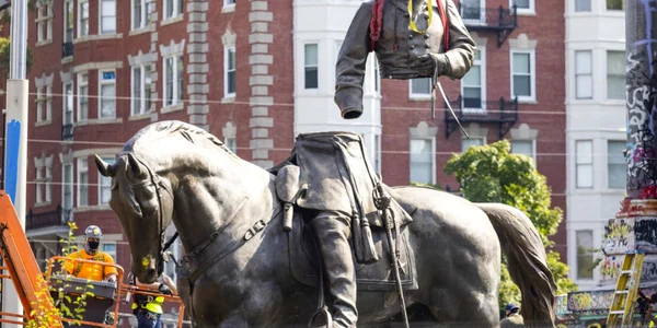 Demontarea statuii generalului Robert Lee FOTO EPA-EFE