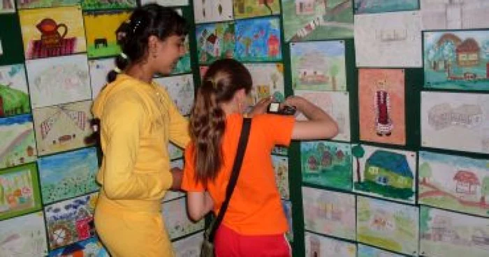 Râmnicu Vâlcea: Desene, picturi şi machete de case, la „Satul copilăriei”