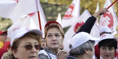 Membrii ai sindicatului Sanitas protestează în faţa Ministerului Muncii din Bucureşti FOTO Inquam Photos Octav Ganea