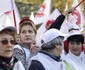 Membrii ai sindicatului Sanitas protestează în faţa Ministerului Muncii din Bucureşti FOTO Inquam Photos Octav Ganea