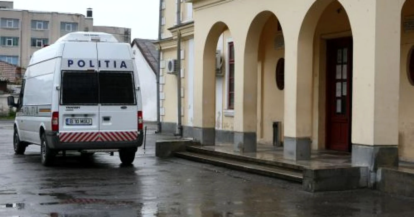 Pe rolul Tribunalului Dolj mai sunt 400 de dosare în aceeaşi cauză
