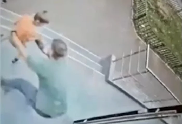 Un copil de 6 ani, luat cu forța din București și dus în Italia de tatăl său FOTO: Captură video
