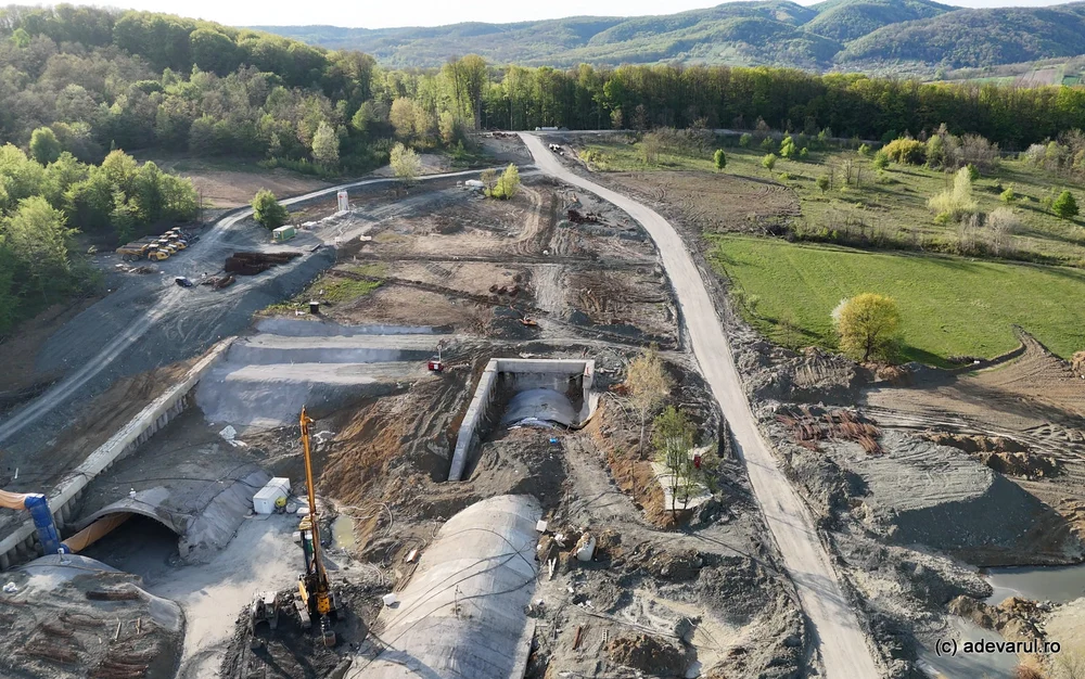 Tunelul mare construit pe Autostrada Vestului, intră în linie dreaptă. Câți metri au mai rămas de excavat în galeriile sale
