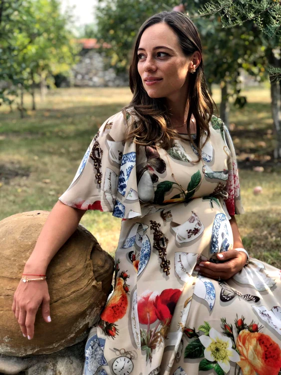 Alina Binder, într-un pictorial în care ne arată burtica de gravidă
