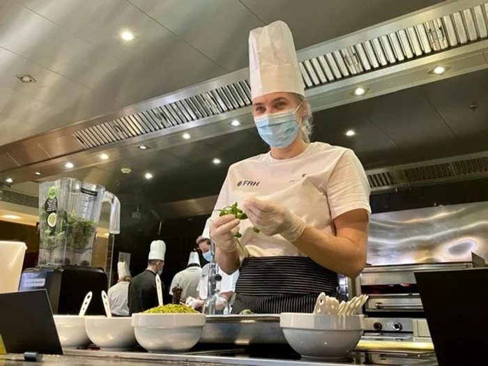 
    Crina Pintea s-a descurcat perfect și în bucătărie  