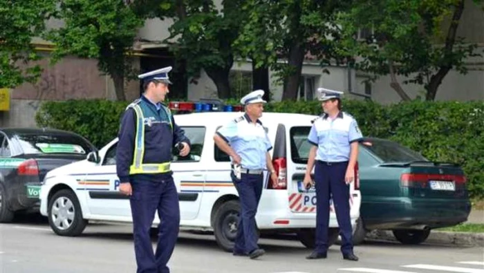 Poliţişti de la rutieră din Botoşani FOTO botosaneanul.ro