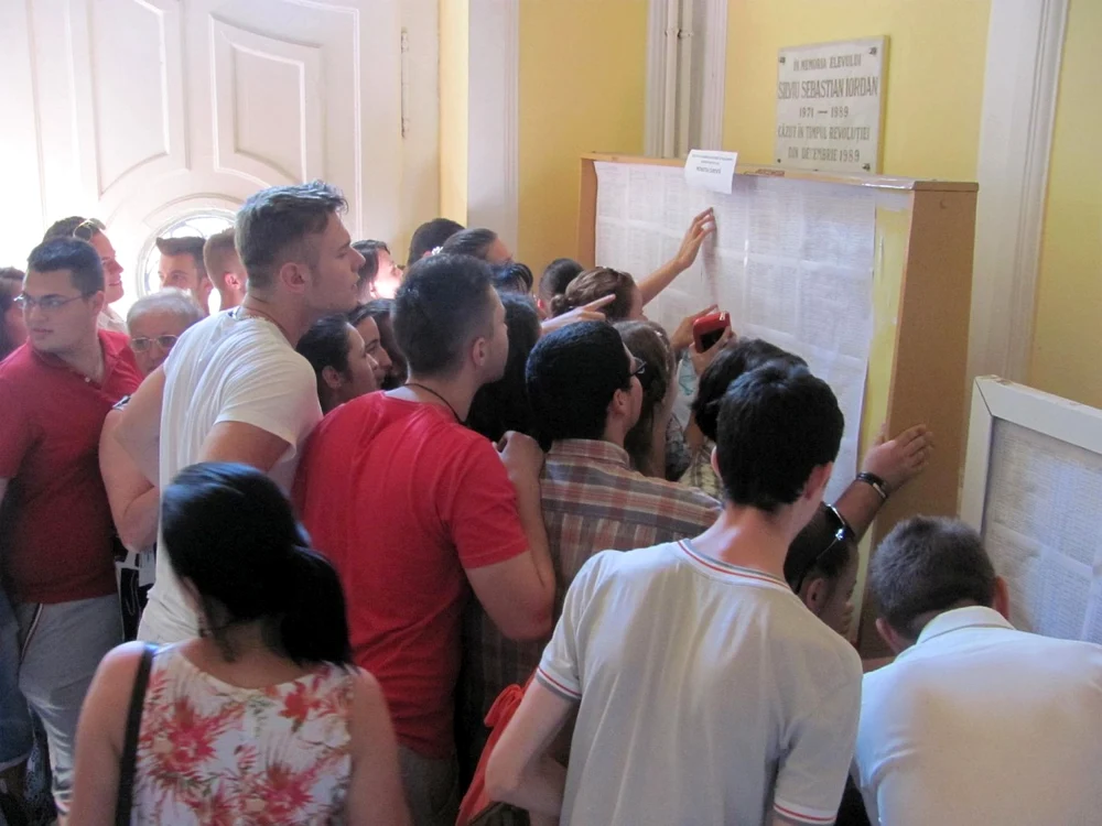 Emoţii mari pentru tinerii care au dat Bac-ul
