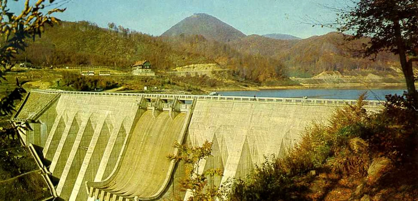 Barajul Stramtori-Firiza, una din realizarile epocii comuniste FOTO:Wikipedia