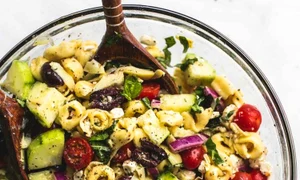 salată de paste tortellini cu brânză jpeg