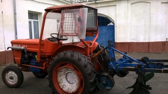 Tractoarele de la Colegiul Agricol sunt vechi de peste patru decenii