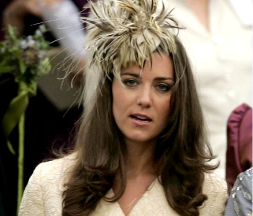 
    Prințesa Diana și Prințul Charles (stânga) și Kate Middleton și Prințul William (dreapta)foto: AP  
