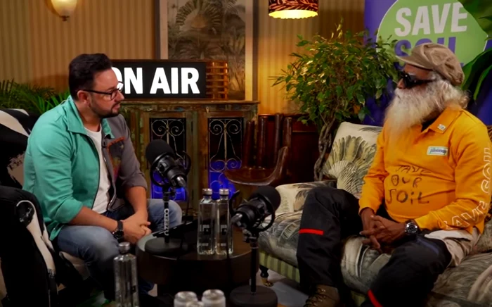 Cătălin Măruță l-a avut invitat pe Sadhguru. Foto: captură Youtube