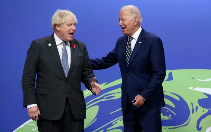 Joe Biden şi Boris Johnson la summitul pentru climă de la Glasgow FOTO EPA-EFE