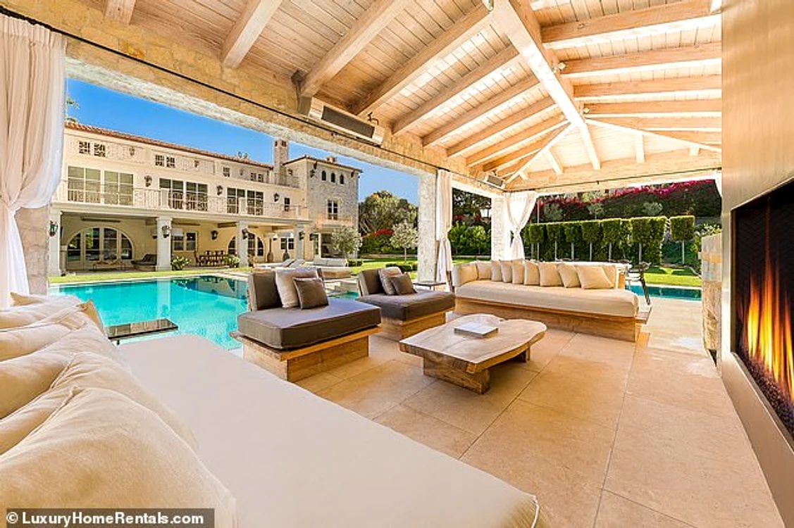 2 25481056 8160729 the recently renovated italian style mansion sits in a secure ga a 27 1585326621677 jpg jpeg
