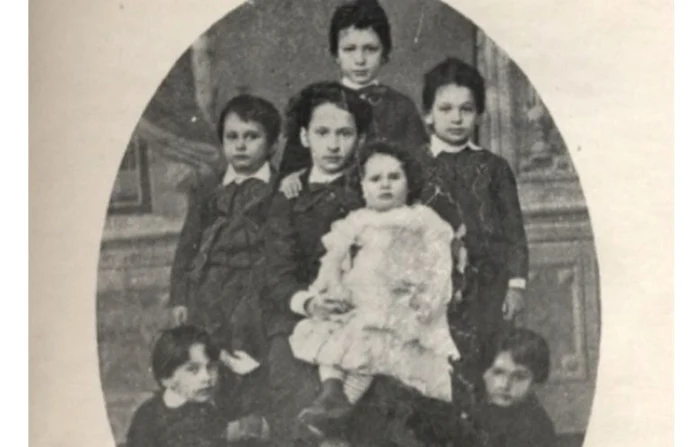 Ionel, Vintilă, Sabina, Dinu, Pia, Măriuţa şi Tatiana, în 1873. Foto: Muzeului Naţional Brătianu