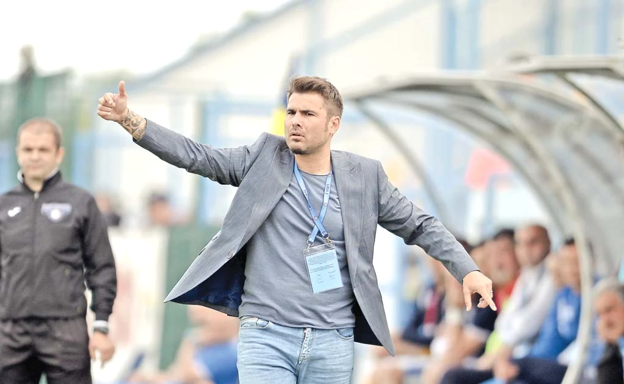 
    Fostul fotbalist, acum antrenor, e foarte zgârcit cu fosta soţieFoto: Mediafax  