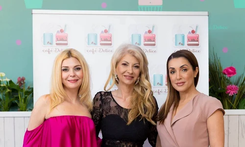 Crina Matei (44 de ani) și Elena Merișoreanu, alături de proprietara localului jpeg