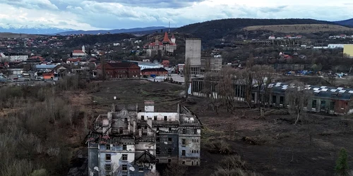 Locul fostului combinat din vecinătatea castelului Corvinilor Foto Daniel Guță ADEVĂRUL (10) JPG