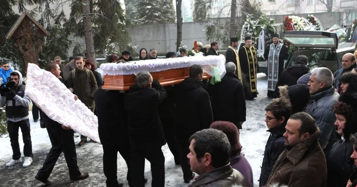 Diana Elena Rotaru a fost înmormântată într-un cimitir din Câmpina, pe 12 ianuarie 2012 FOTO Click! / Sever Gheorghe