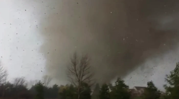 La câțiva pași de o tornadă