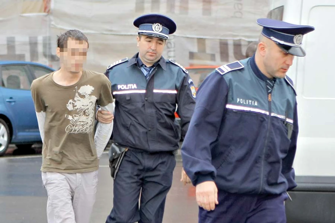 
    Tânărul a fost  reţinut și audiat de  procurori ore bune  