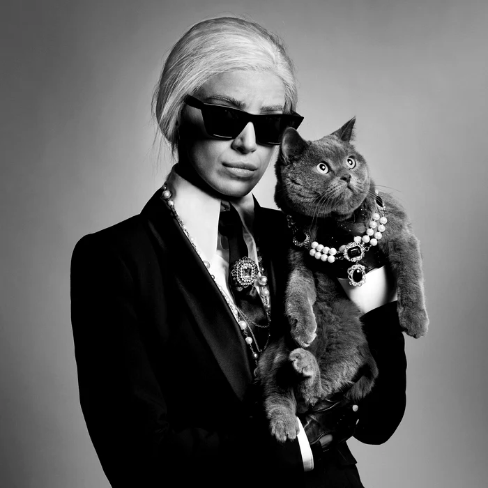 Adelina Pestrițu s-a transformat în Karl Lagerfeld