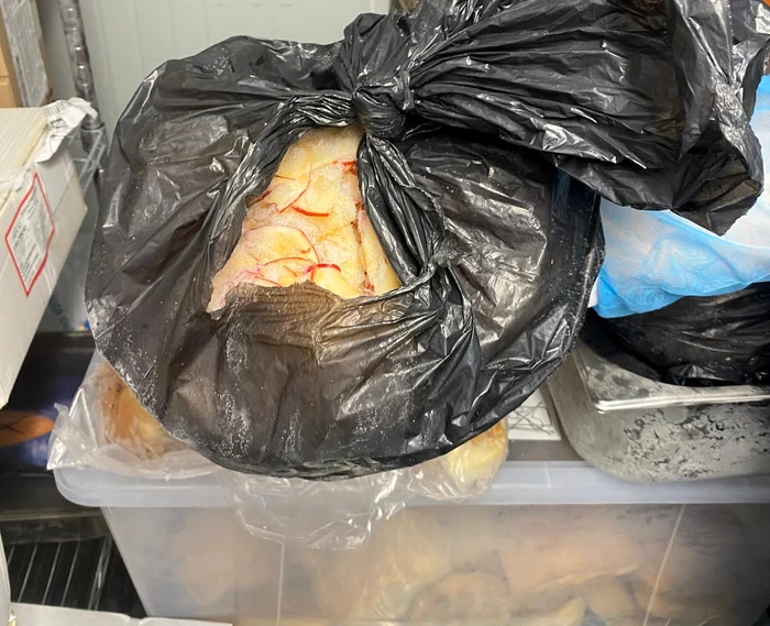Inspectorii au descoperit mai multe nereguli la cantina unității. FOTO ANSVSA