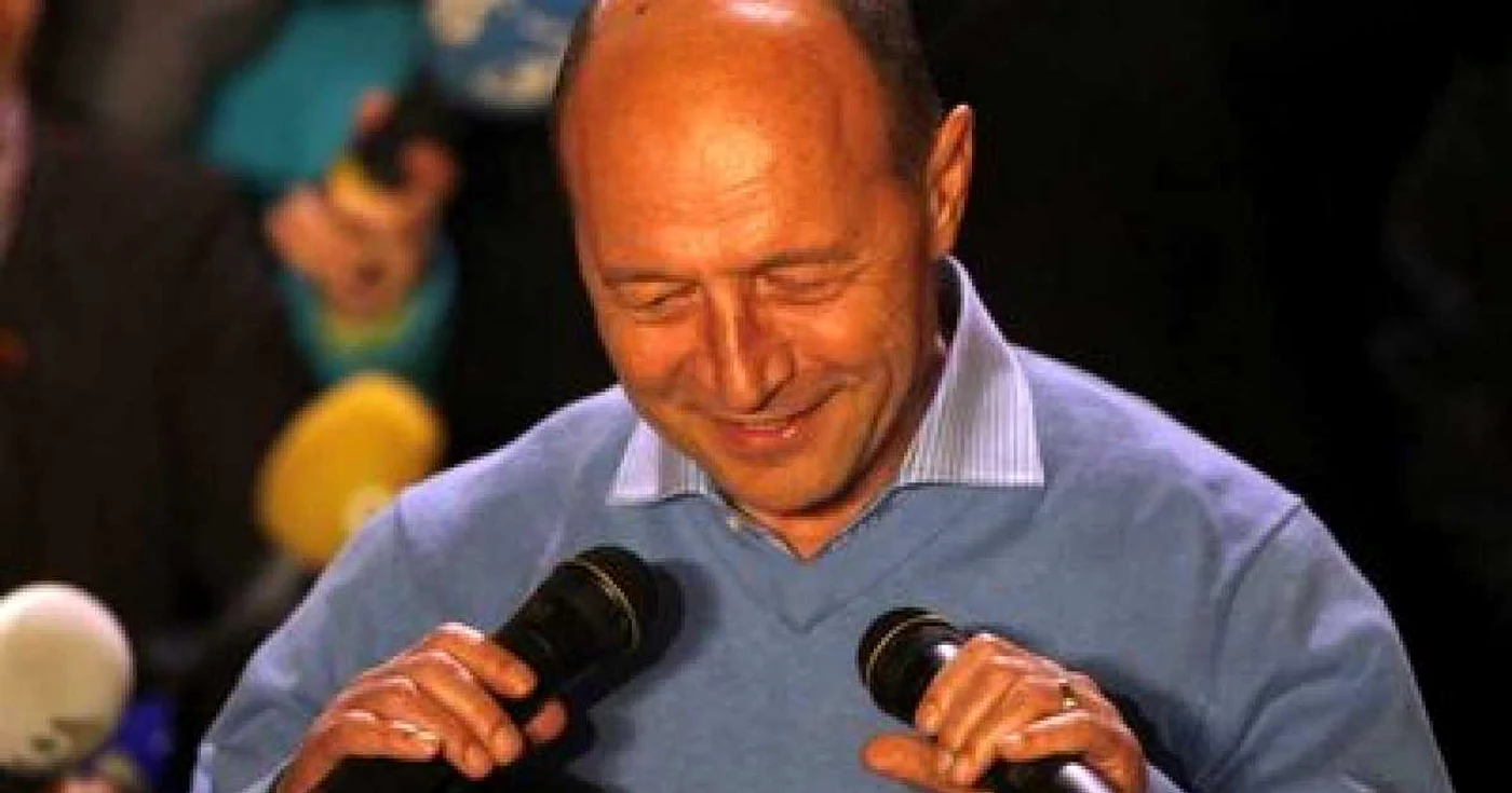 Traian Băsescu a fost declarat învingător în cursa pentru alegerile prezidenţiale