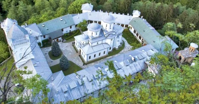 Mănăstirea Tismana a fost ridicată între anii 1375 şi 1378, în timpul domniei lui Radu I. FOTO: Alexandru Ene
