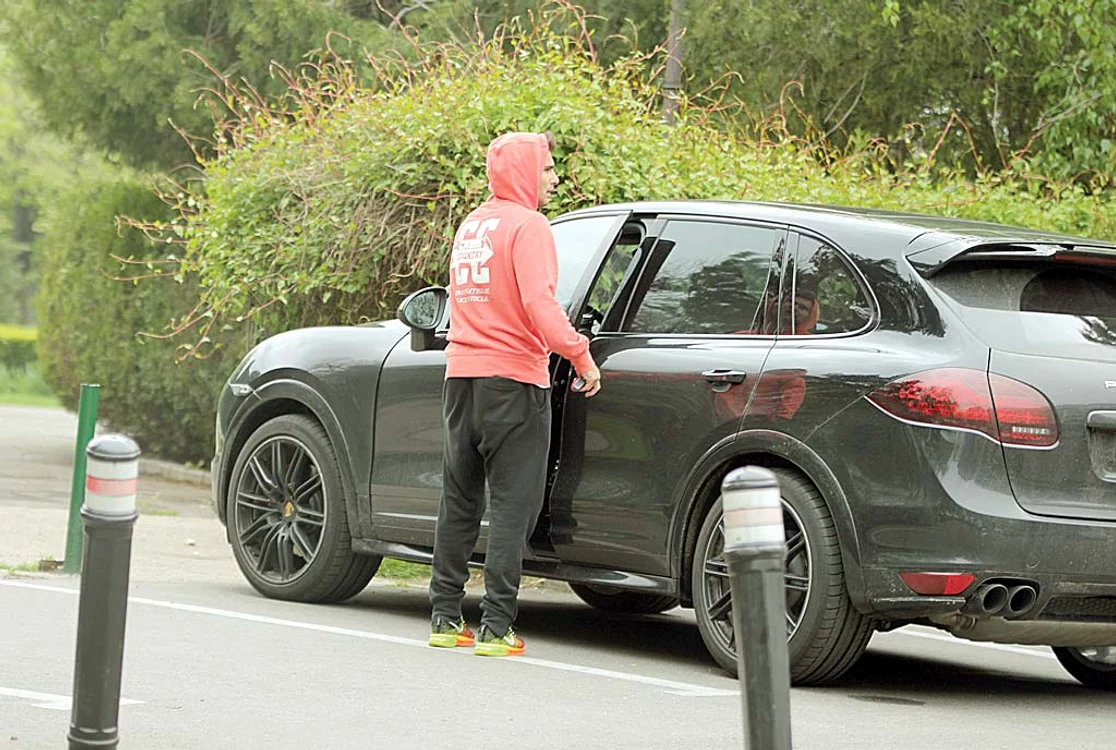 Pentru oraş, “Briliantul” foloseşte un Porsche Cayenne de 100.000 de euro