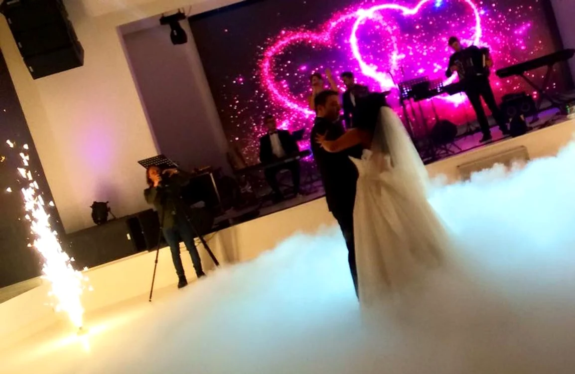 
    Elena Merişoreanu, alături de fiica ei, Raluca şi Roxana NemeşFoto: Arhiva personală  