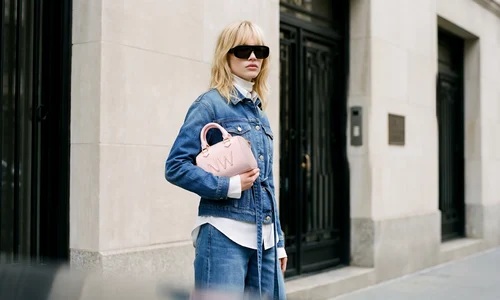 sunt acesti blugi dama potriviti pentru a fi purtati cu cizme inalte png