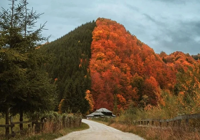 Cheile Tăii, locul unde natura a creat o piramidă care te trimite în altă lume / Foto: Instagram