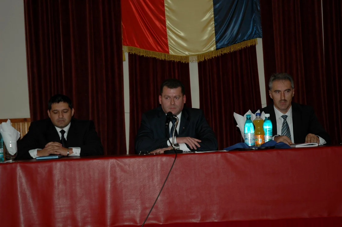 Ioan Ovidiu Mureşan (ultimul din dreapta) a fost împuternicit să preia conducerea IPJ 