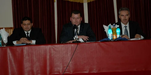 Ioan Ovidiu Mureşan (ultimul din dreapta) a fost împuternicit să preia conducerea IPJ 