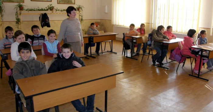  În clasele care până acum erau destinate elevilor de gimnaziu vor sta şi elevi de liceu