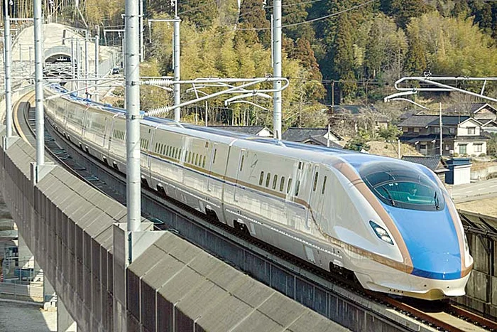Trenul atinge viteze maxime de 210 km/h