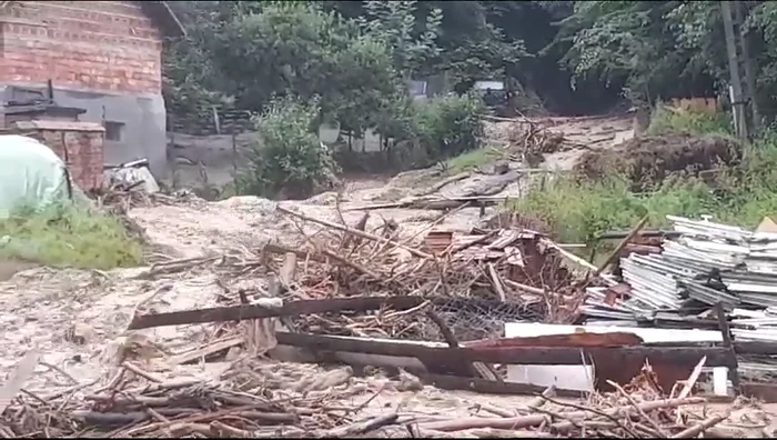 Viitura a făcut ravagii la Poiana Mărului, Brașov FOTO DRDP Brașov