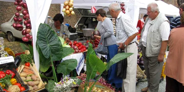 Vizitatorii pot cumpăra produse agricole
