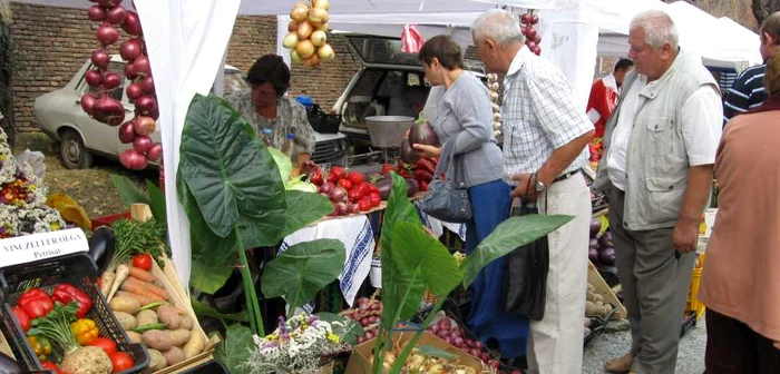 Vizitatorii pot cumpăra produse agricole