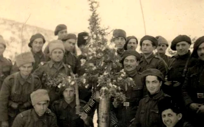 Brad făcut dn proiectile şi cartuşe FOTO retromil.ro