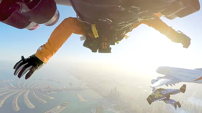 Zburătorii au filmat  întreaga acrobaţie