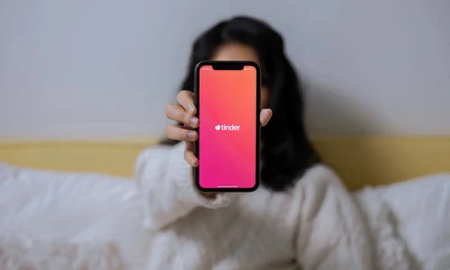 tinder aplicatie telefon foto x jpg