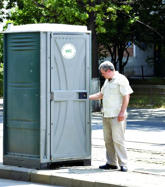 Vatmanii îşi fac nevoile  când se opresc în staţie