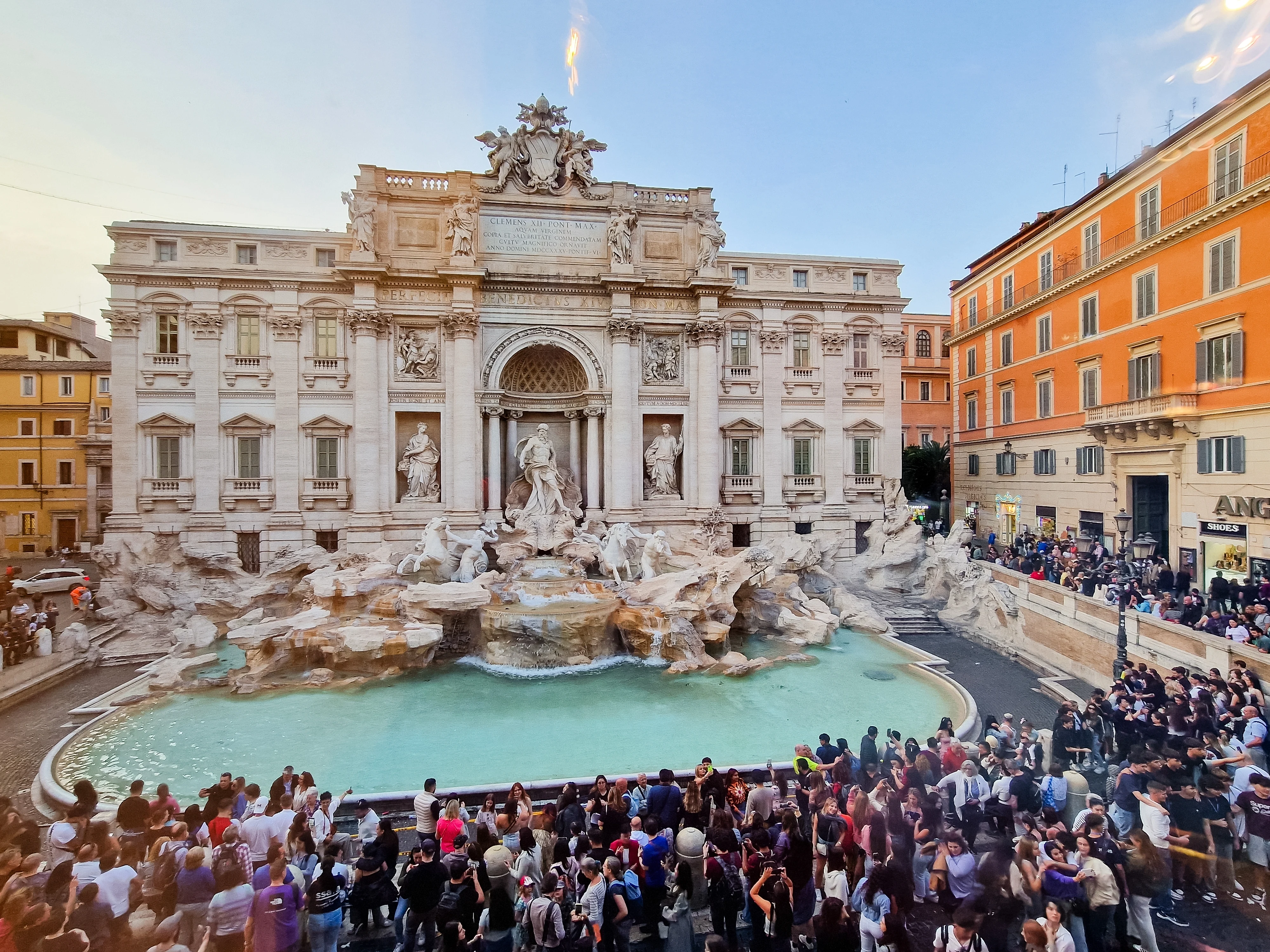 Turiștii care vor să se apropie de Fontana di Trevi din Roma vor fi nevoiți să plătească o taxă