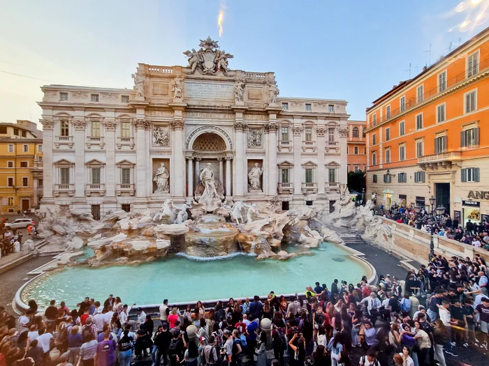 Turiștii care vor să se apropie de Fontana di Trevi din Roma vor fi nevoiți să plătească o taxă