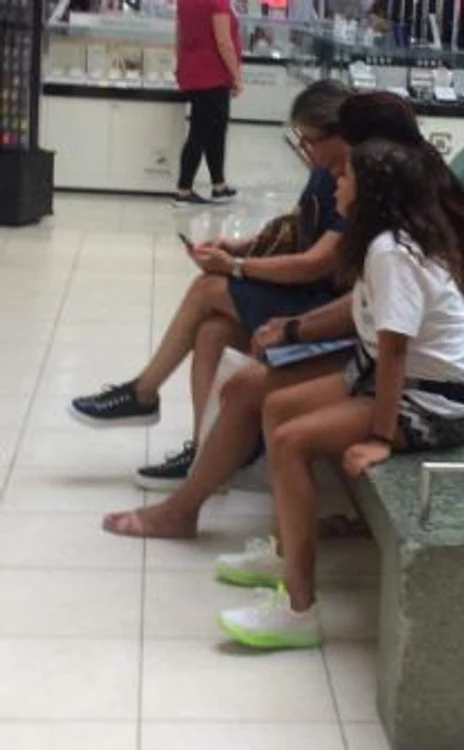 Cele trei au luat la pas câteva magazine, dar și-au făcut timp și pentru odihnă